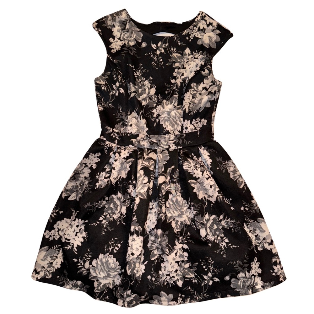 EMERALD SUNDAE |JUNIORS| NWOT | B&W Floral Fit & Flare Mini Dress Size M